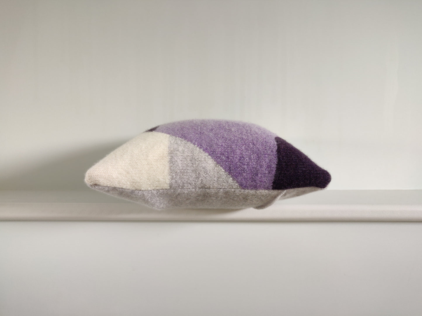 Gentle slope Lilac cushion cover
