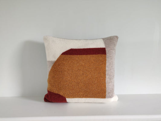Gentle slope 70s cushion cover